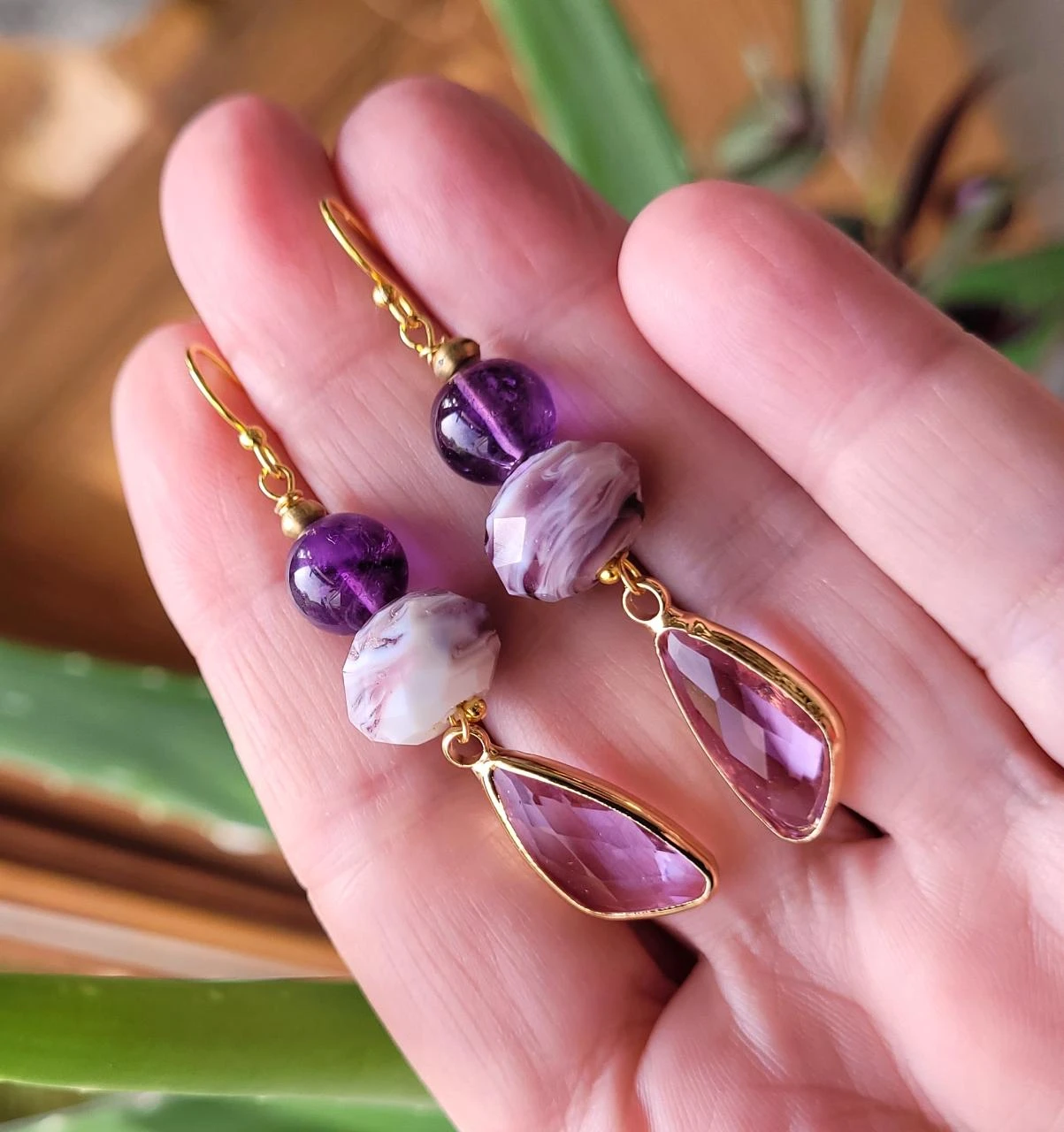 Boho chique oorbellen met amethistkralen, gefacetteerde glaskralen .. – photo 4